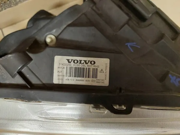 VOLVO XC60 I Oikea Xenon Ajovalo 31420250 image 2