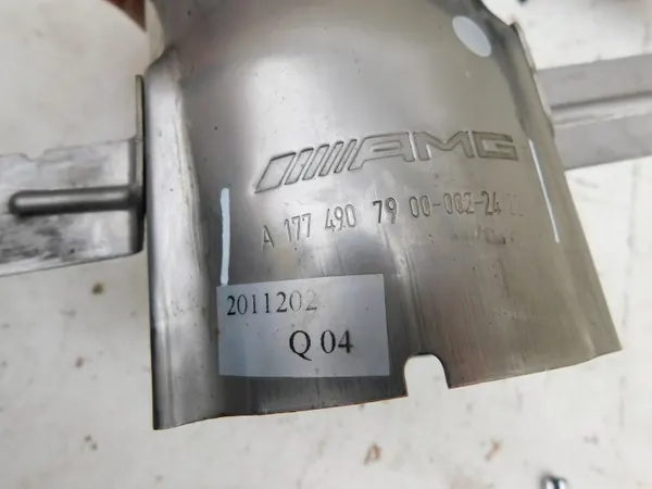 Punta de escape Mercedes A W177 AMG OEM A1774907900 image 6