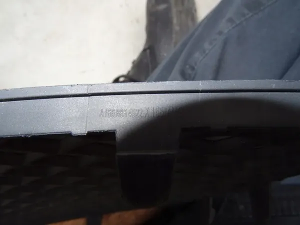 Rejilla derecha Mercedes W166 A1668854422 image 8