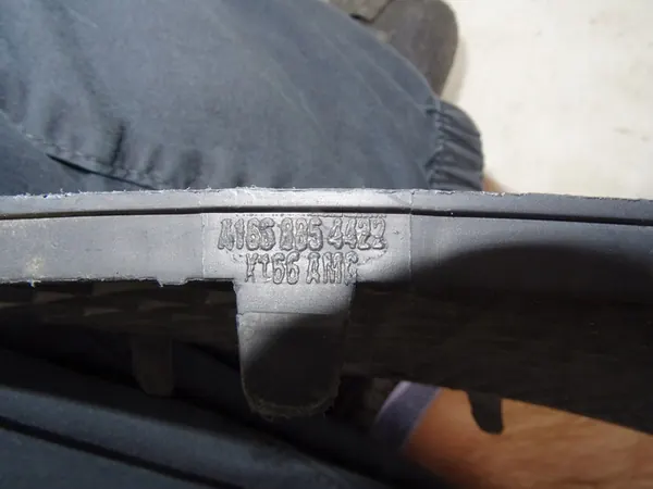 Rejilla derecha Mercedes W166 A1668854422 image 9