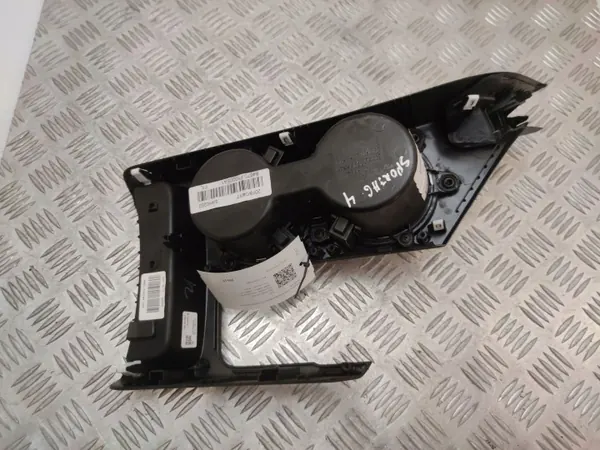 KIA Sportage Voorste bekerhouder OEM 84670F1000 image 7