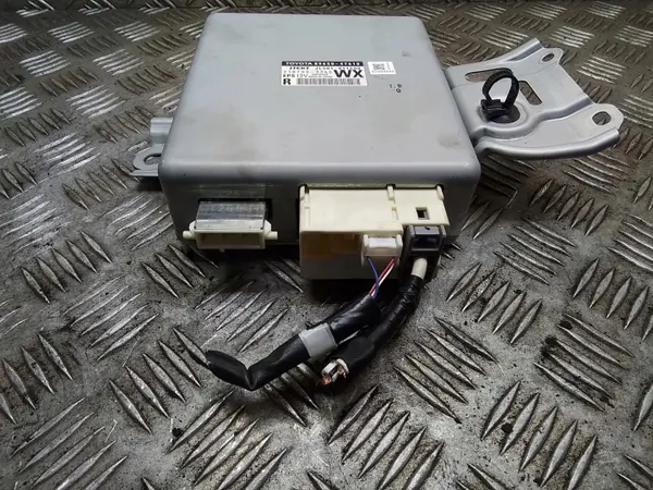Module direction assistée OEM 8965047610 Toyota Prius+ image 3