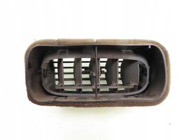Oikea ilmanvaihtohila OEM 687605Z00 Nissan Questille image 4