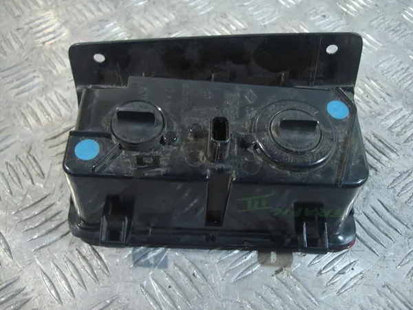 Luz trasera izquierda, luz de marcha atrás Renault Trafic III image 4