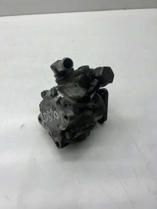 Pompe de direction OEM 8D0145156T pour Skoda Superb image 2