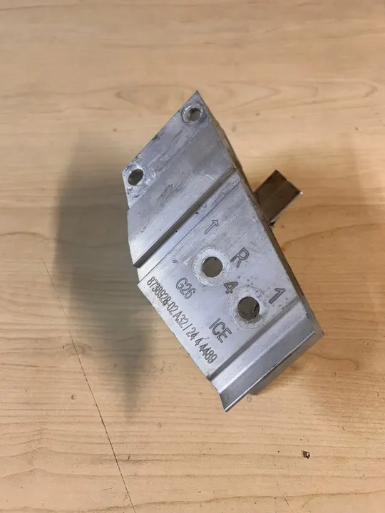 A32 SUPPORT DE MONTAGE 8738928-02 image 3