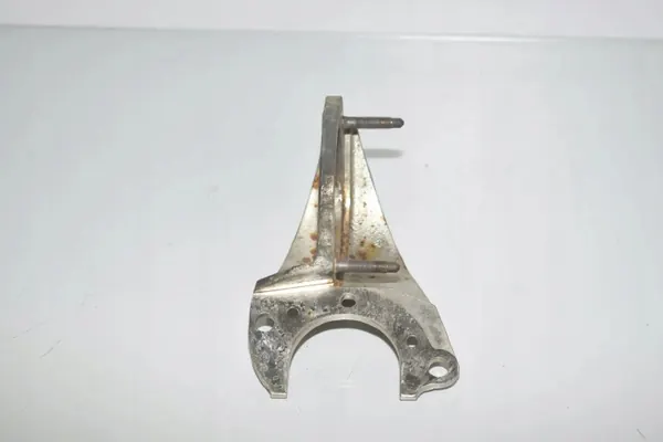 Pakoputken kiinnitys OEM 18327845899 BMW 5 F10 image 2