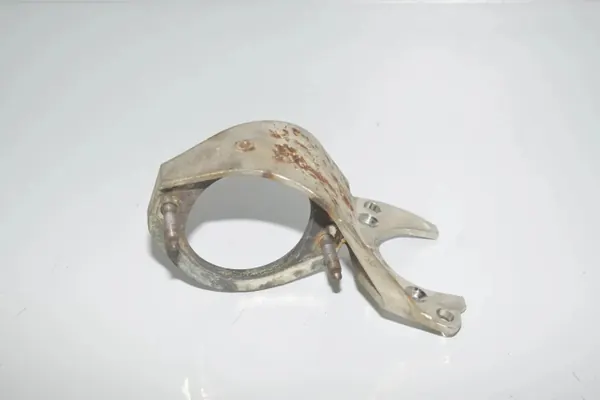 Pakoputken kiinnitys OEM 18327845899 BMW 5 F10 image 3