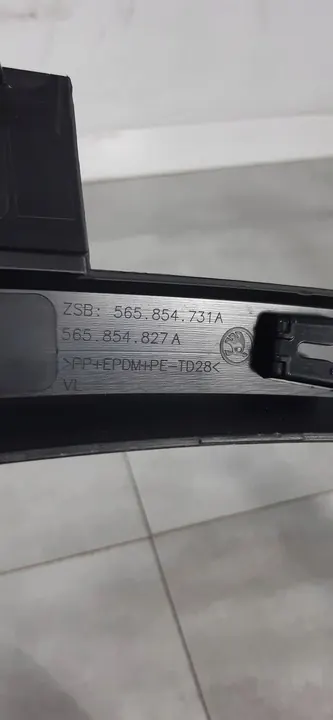 SKODA KODIAQ Vasemman etuhelman lista image 8