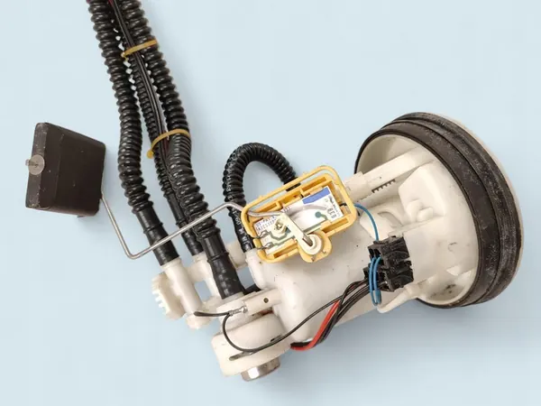 Brandstofpomp Mercedes W203 1999-2010 image 3