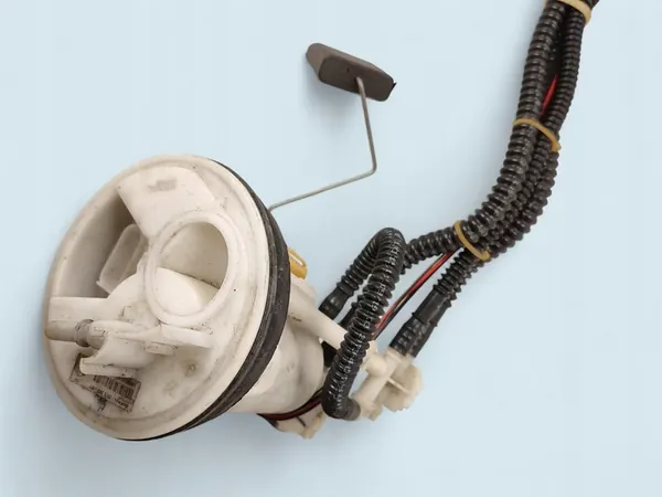 Brandstofpomp Mercedes W203 1999-2010 image 4