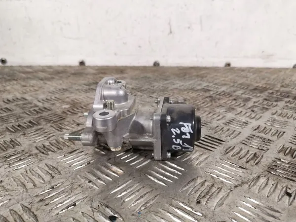 Válvula EGR Subaru OEM FBZ14014 - Usada image 3
