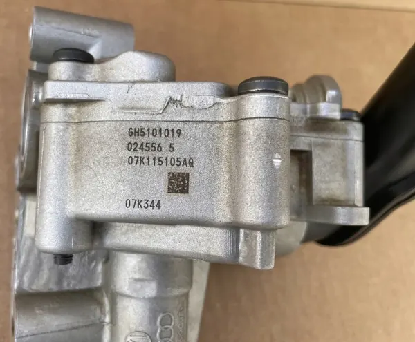 Bomba de aceite OEM 07K115105AQ para VW Skoda - Usada image 6