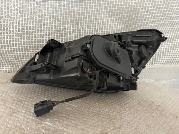 VOLVO S60 V60 10- Oikea Etuvalo image 3