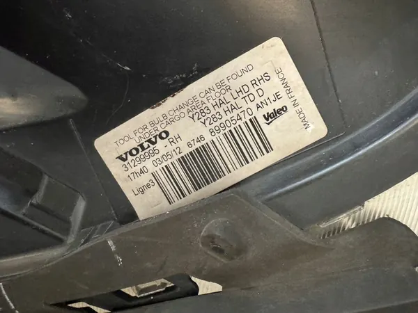 VOLVO S60 V60 10- Oikea Etuvalo image 4