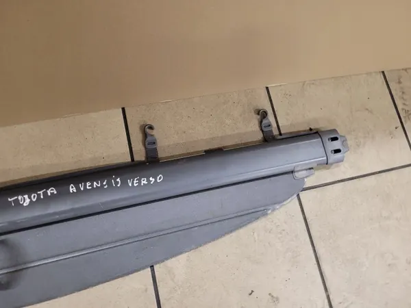 Toyota Avensis Verso bagageutrymmesrulle OEM JUT47020 image 3