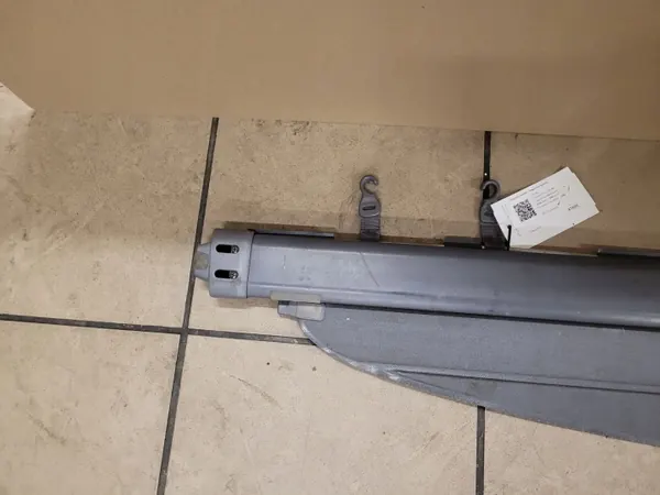 Toyota Avensis Verso bagageutrymmesrulle OEM JUT47020 image 4