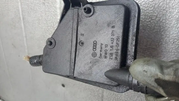 Servolenkungsbehälter VW Golf IV 1.9TDI image 2