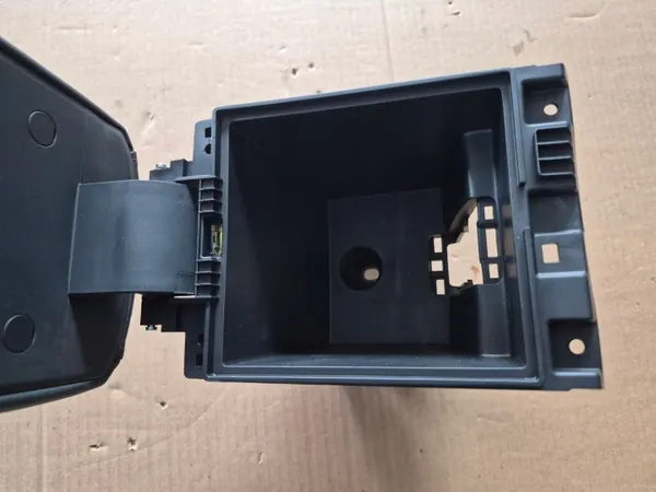 MG ZS 17-19 Lift Käsinoja OEM 10681612 Punainen Nahka image 8
