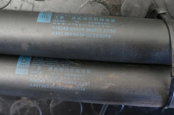 MERCEDES V W447 Baklucka Ställdon A4479800064 OEM image 4