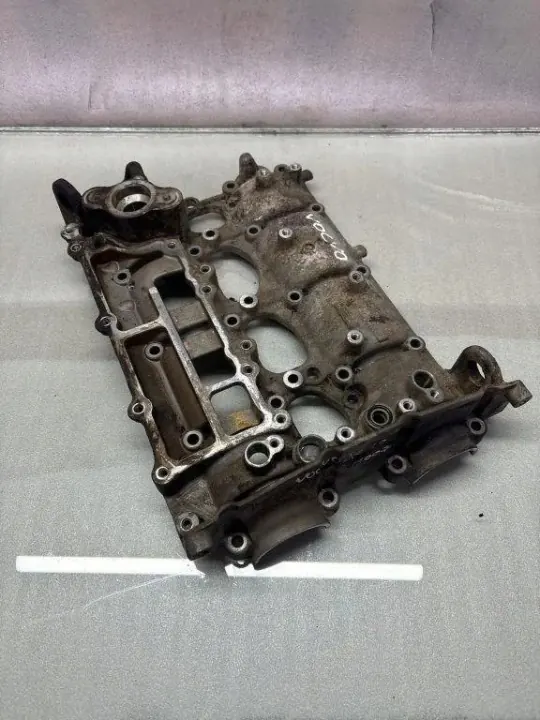 Couvercle de culbuteur Volvo OEM 32257019 - Occasion image 2
