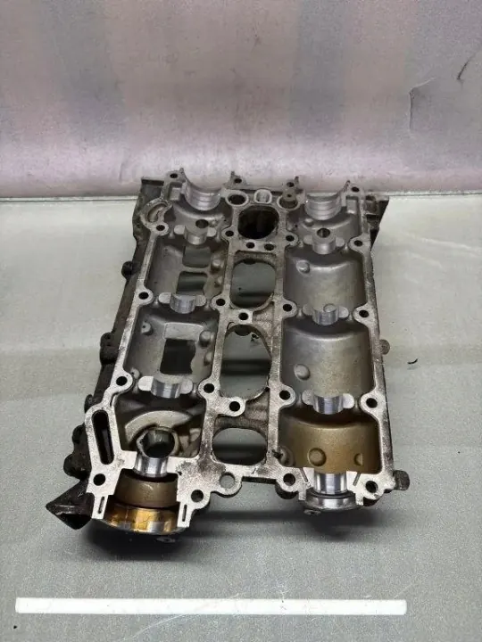 Couvercle de culbuteur Volvo OEM 32257019 - Occasion image 4