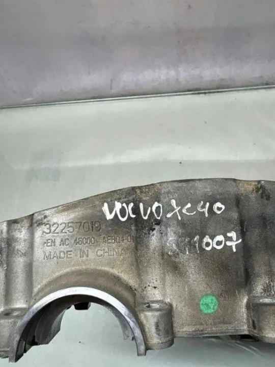 Couvercle de culbuteur Volvo OEM 32257019 - Occasion image 5