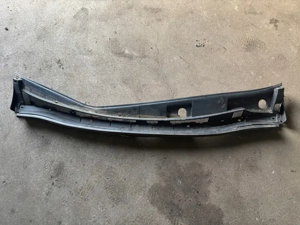 Nissan Pulsar etulasi OEM 66892-3ZU0A image 2
