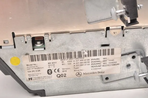 Mercedes W221 Elevador CD Changer OEM A2219004704 image 4