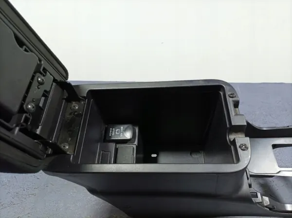 Accoudoir tunnel central Mitsubishi Outlander II OEM 8011A083 image 5