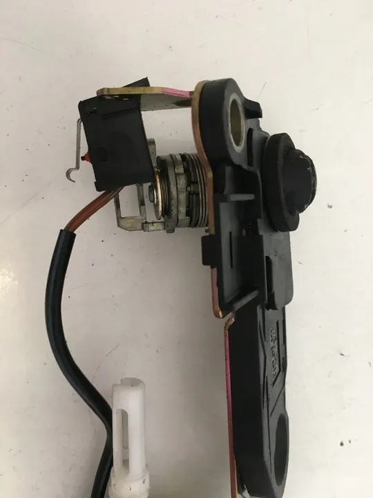 Atuador de trava do porta-malas 2Pin VW Passat B5 image 4