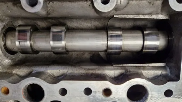 Pieza motor Iveco Daily 4ª generación OEM 504374029 image 7