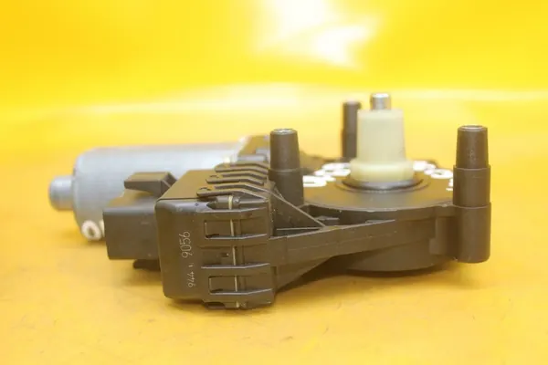 Oikean Etuikkunan Moottori Audi A6 C5 image 6