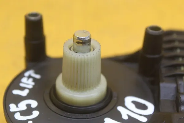 Oikean Etuikkunan Moottori Audi A6 C5 image 8