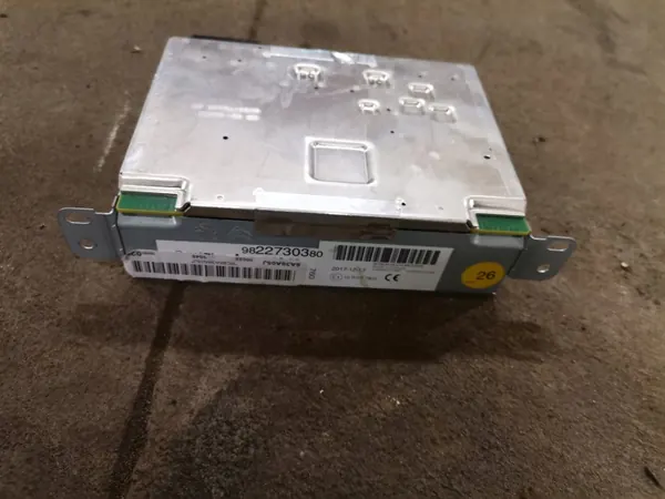 Radio Peugeot OEM 9822730380 - Usado image 2