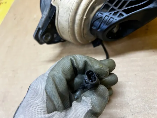 Supporto motore destro Mercedes GL X166 3.0 CDI OEM image 4