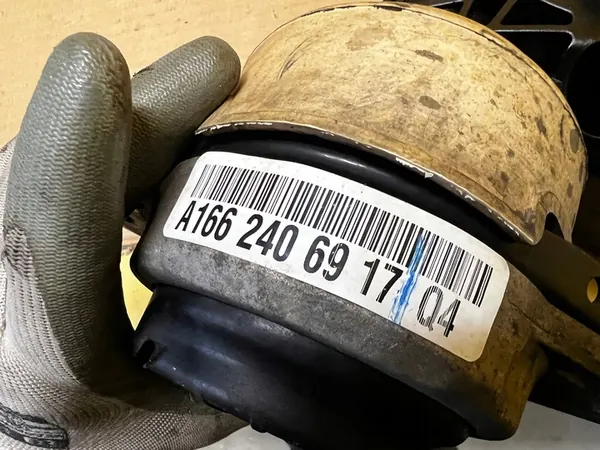 Supporto motore destro Mercedes GL X166 3.0 CDI OEM image 6