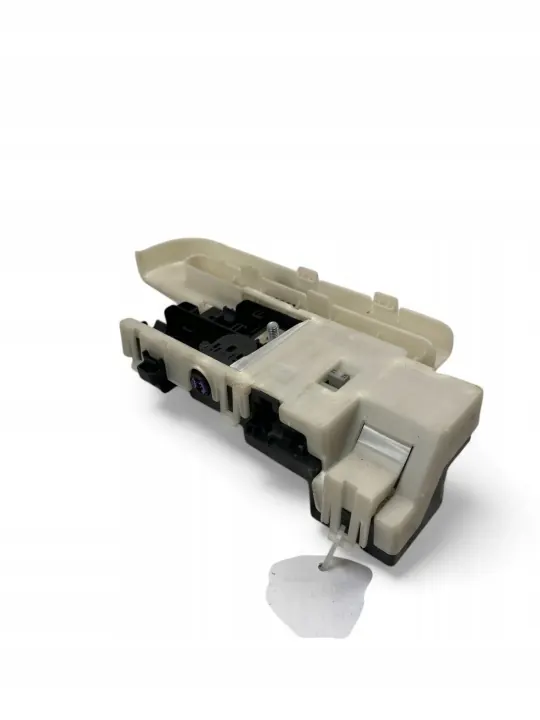 Volvo XC90 2018 akkureleen sulake OEM 31346674 image 5