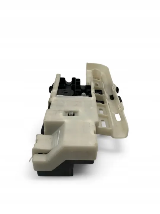 Volvo XC90 2018 akkureleen sulake OEM 31346674 image 6