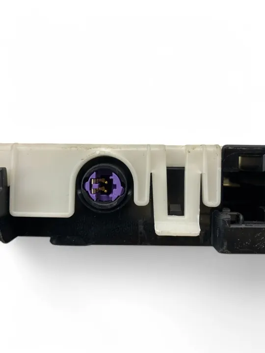 Volvo XC90 2018 akkureleen sulake OEM 31346674 image 7