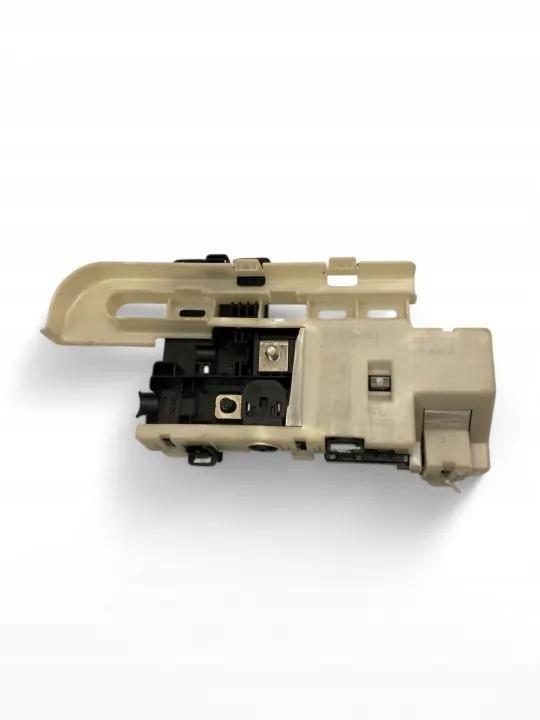 Volvo XC90 2018 akkureleen sulake OEM 31346674 image 8