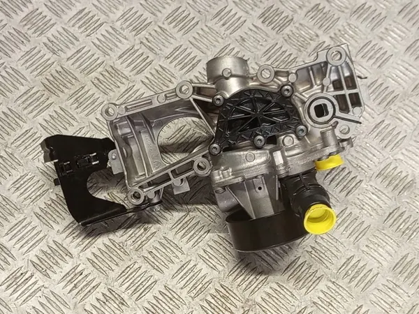 Waterpomp OEM 7952783 voor BMW G20 G21 G22 G23 G26 image 9