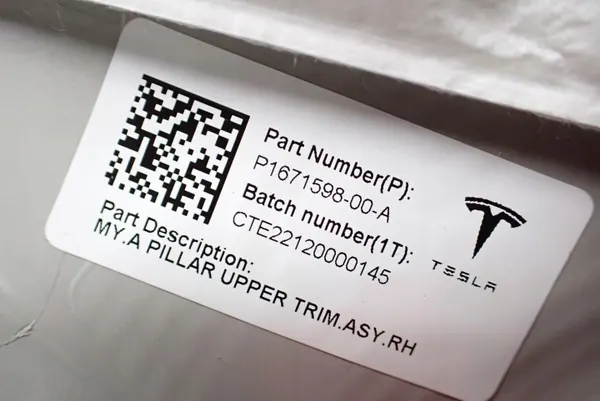 OEM 1671598-00-A Etu-Oikea Pilarikansi Tesla Model Y image 3