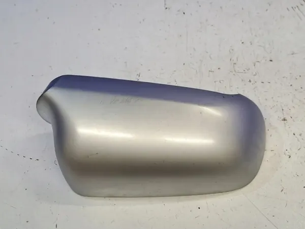 Oikea peilien kotelo Audi A3 1.6L 8D0857508 image 4