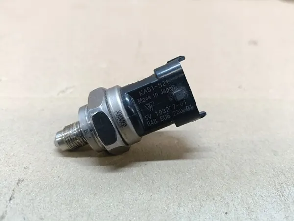 Capteur de pression de carburant Porsche Panamera 4.8 OEM 94860623001 image 1