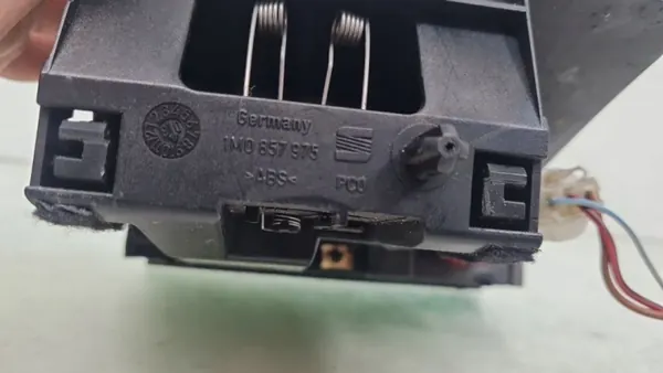 Cendrier SEAT OE OEM 1M0857975 - État Utilisé image 5
