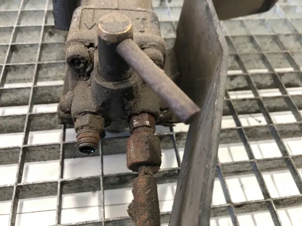 Bomba de elevación de cabina OEM LORK575246 Renault Trucks image 3