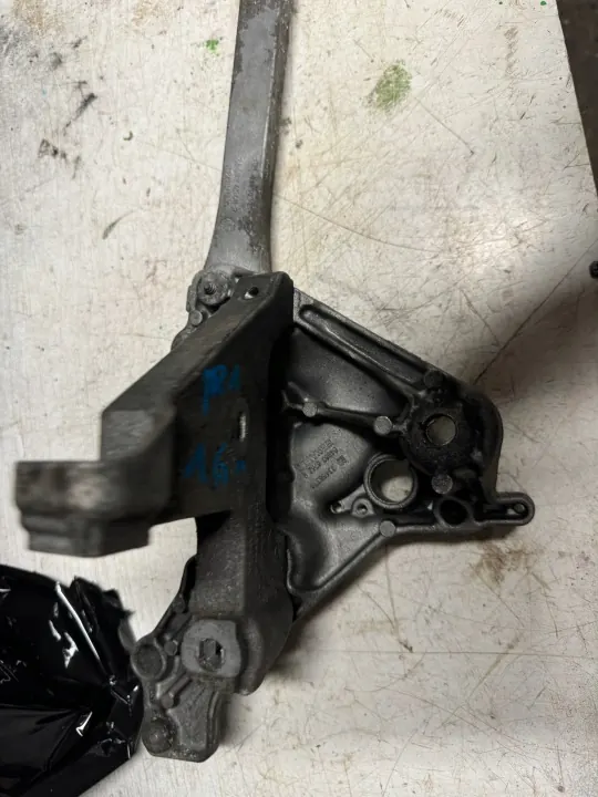 Renault OE Versnellingsbaksteun OEM 256011 - Gebruikt image 2