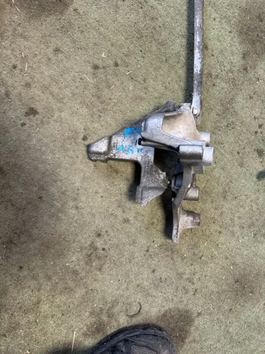 Renault OE Versnellingsbaksteun OEM 256011 - Gebruikt image 6