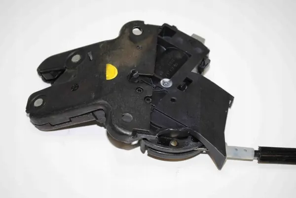 Bagagelås VW JETTA III 2.0L 2006 4F5827505C image 2